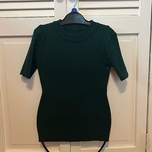 Woman’s X-small Dark Green short sleeve Sweater